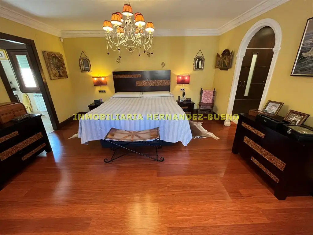Habitación de Casa o chalet en venta en Carbajosa de la Sagrada con Aire acondicionado, Calefacción y Jardín privado