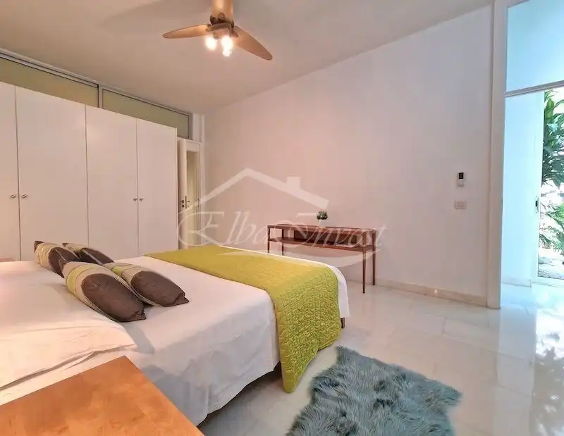 Dormitori de Casa o xalet en venda en Adeje amb Aire condicionat, Jardí privat i Terrassa