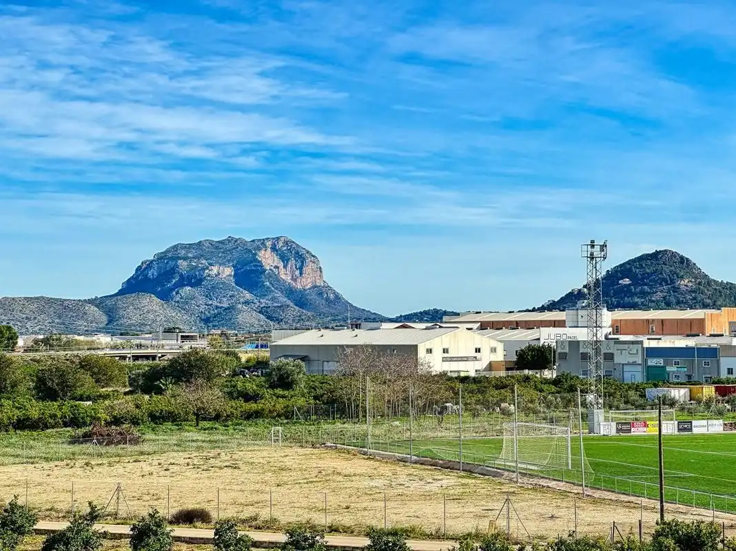 Vista exterior de Casa o xalet en venda en Beniarbeig amb Jardí privat, Terrassa i Traster