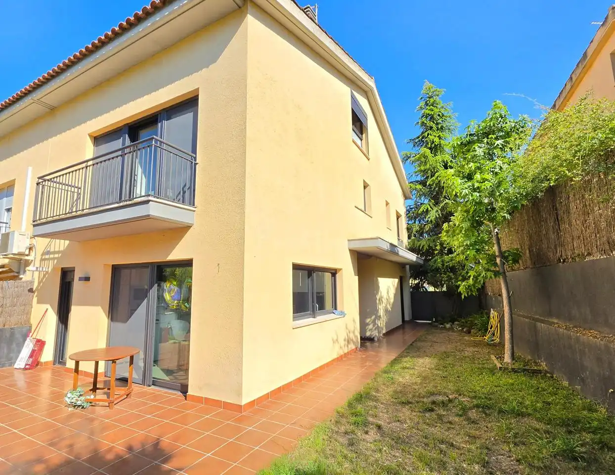 Vista exterior de Casa o xalet en venda en Argentona amb Jardí privat i Terrassa