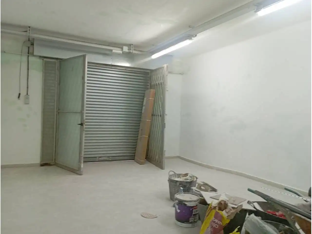 Local de lloguer en L'Hospitalet de Llobregat amb Aire condicionat i Alarma