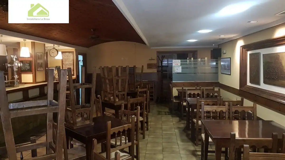 Local comercial en venda a Casco Antiguo, imagen 2