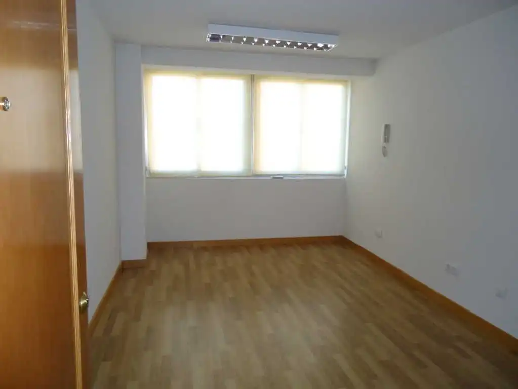 Office for rent in Móstoles  with Air Conditioner