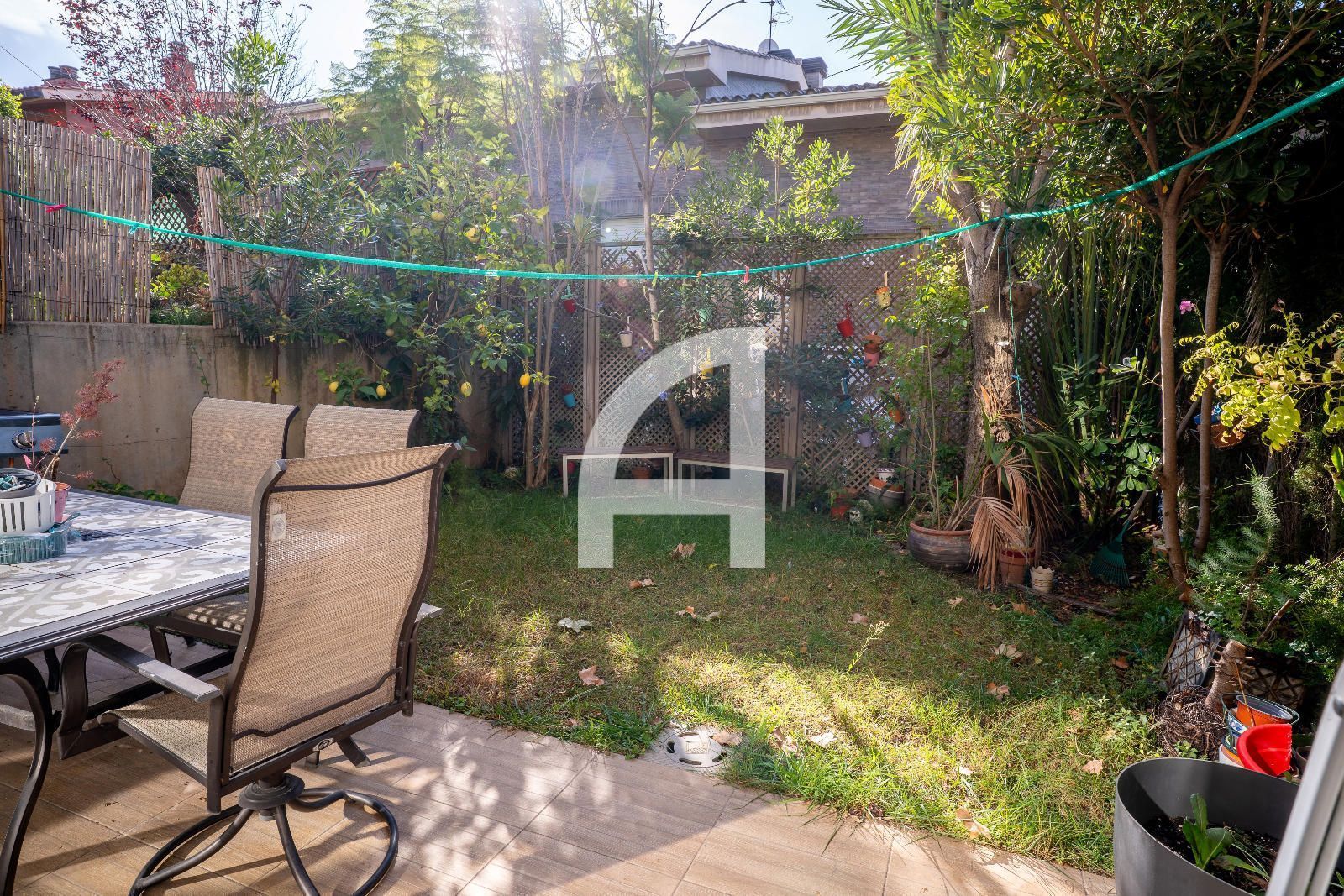 Garden of Single-family semi-detached for sale in Molins de Rei  with Air Conditioner, Heating and Private garden