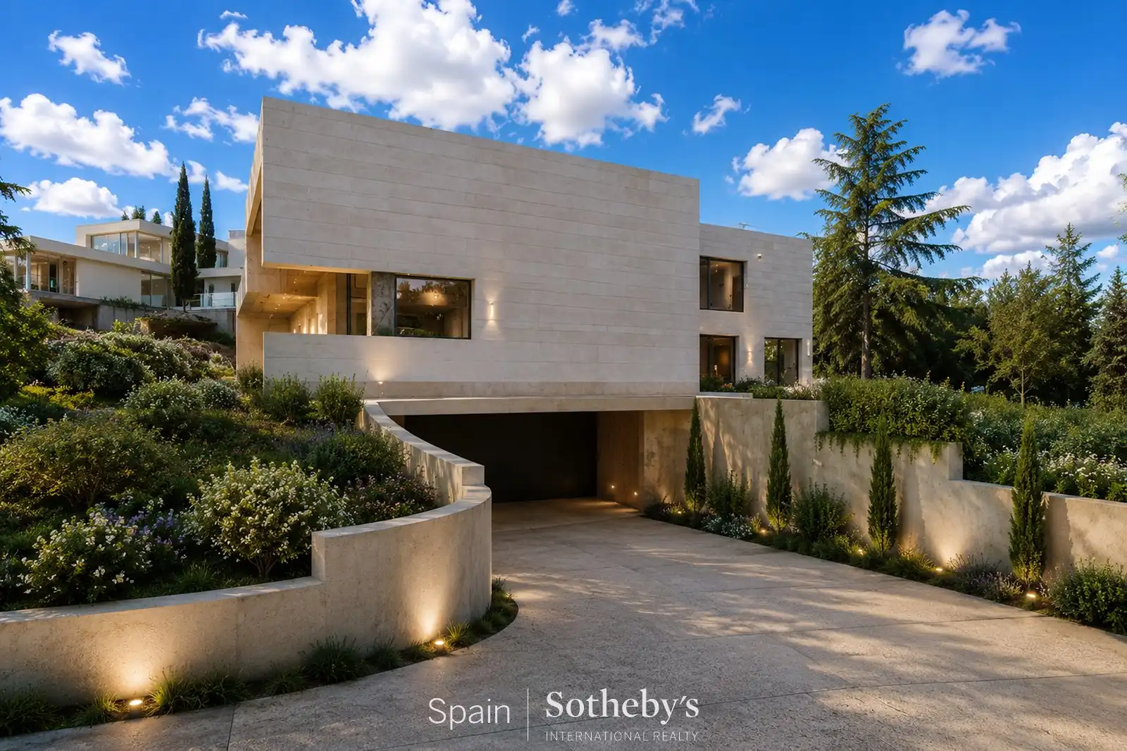 Vista exterior de Casa o xalet en venda en Colmenar Viejo amb Aire condicionat, Jardí privat i Terrassa