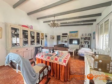 Detached house with pool for sale in Carmona