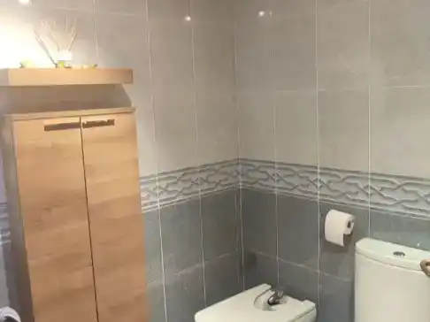 Badezimmer von Wohnung zur Miete in  Valencia Capital mit Klimaanlage
