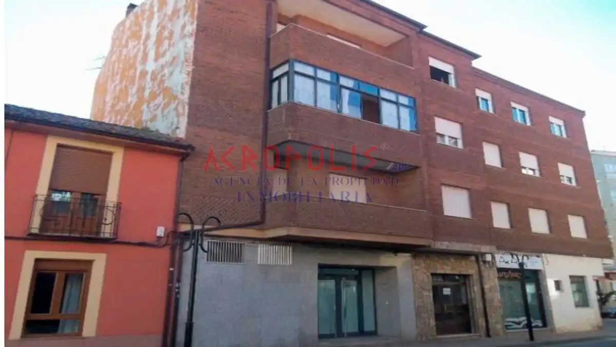 Locale commerciale in vendita a Santa María del Páramo, imagen 2