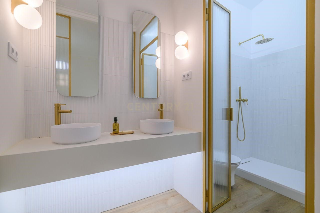 Bathroom of Flat for sale in  Barcelona Capital  with Air Conditioner