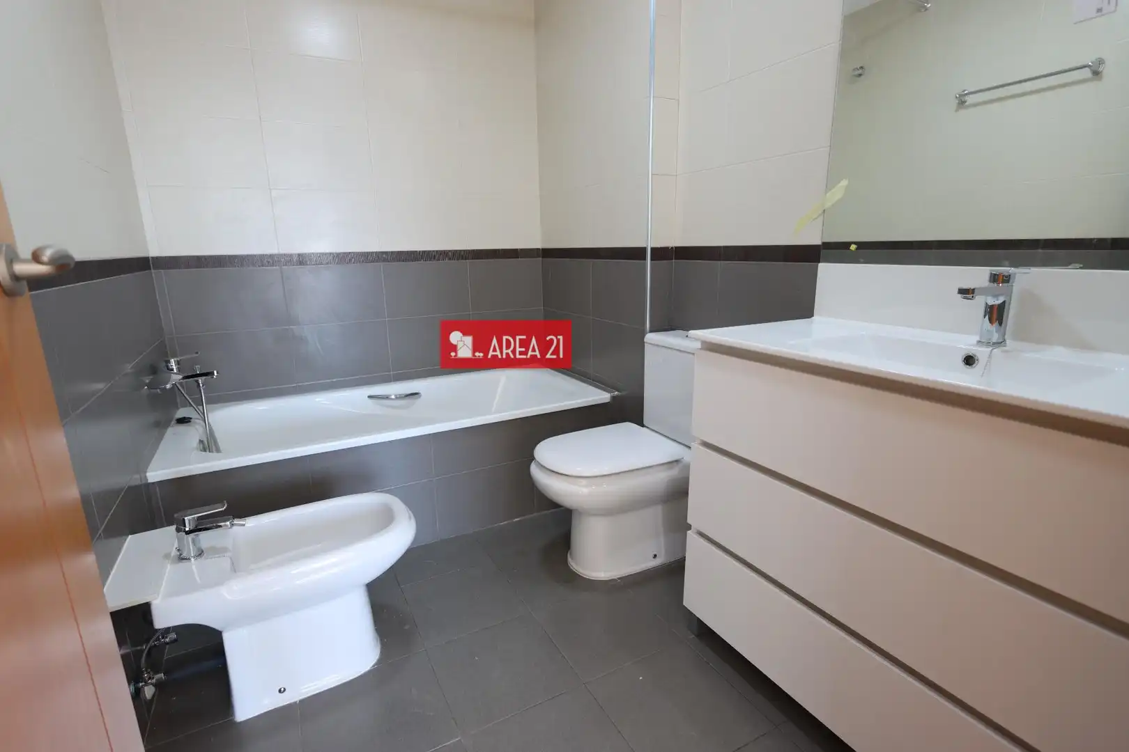 Bathroom of Duplexes for rent in La Pobla de Vallbona  with Balcony