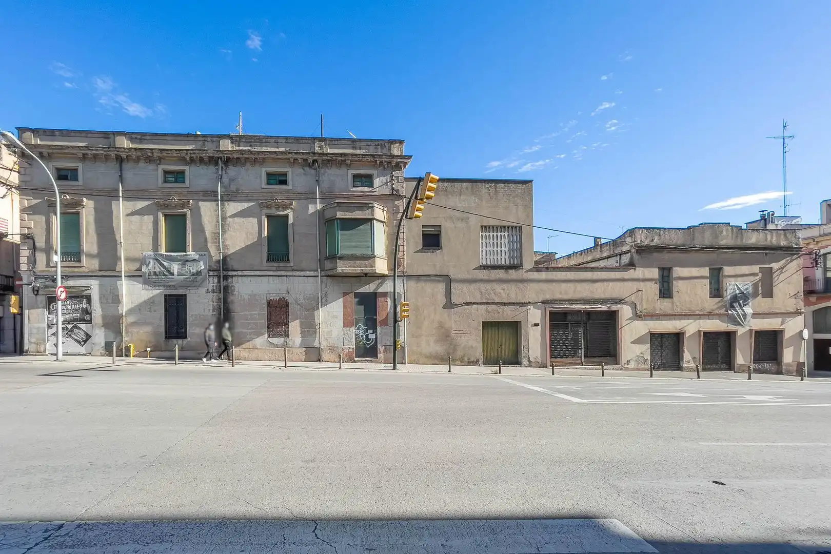 Vista exterior de Edificio en venta en Figueres
