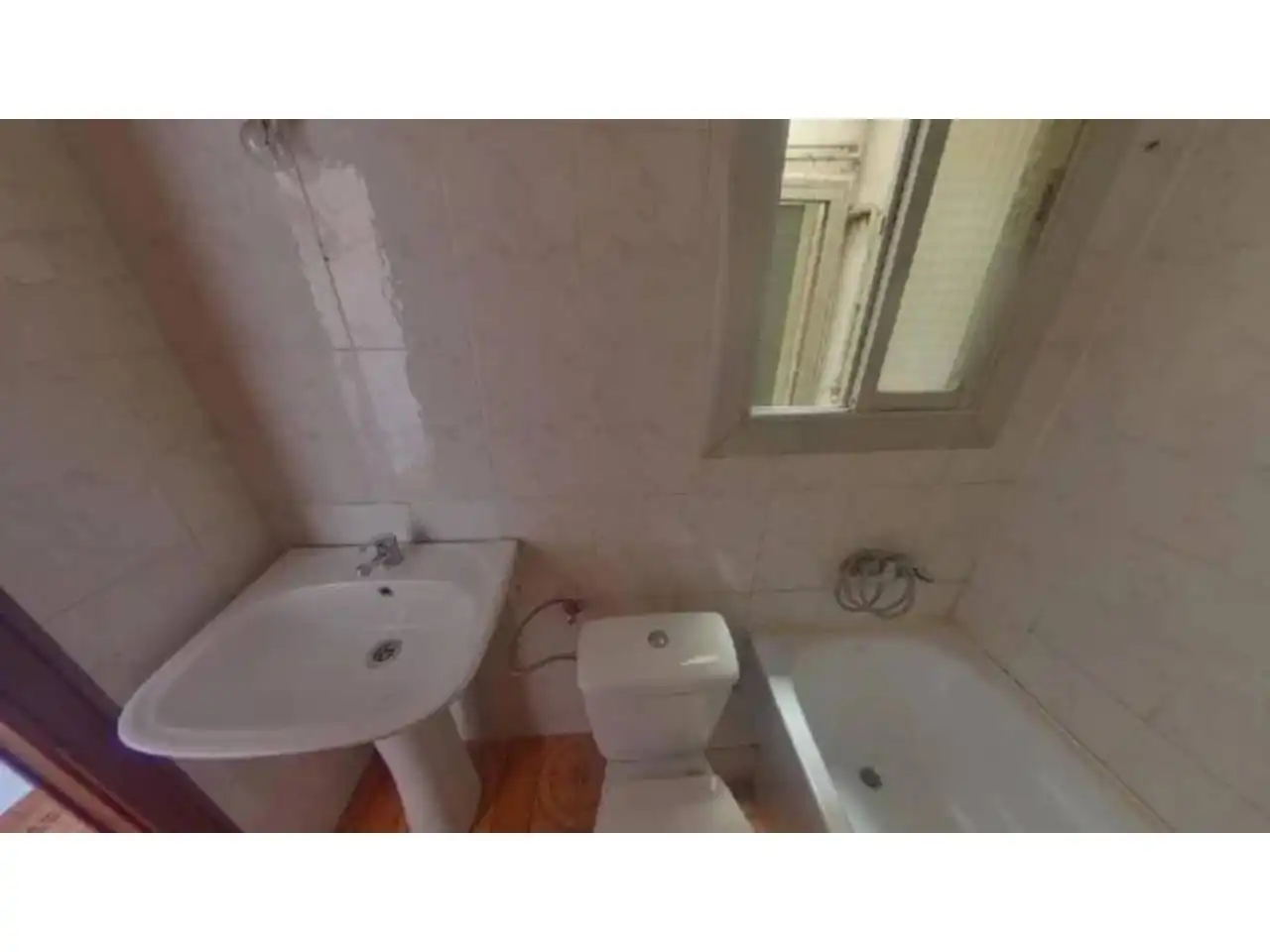 Bathroom of Flat for sale in Badalona