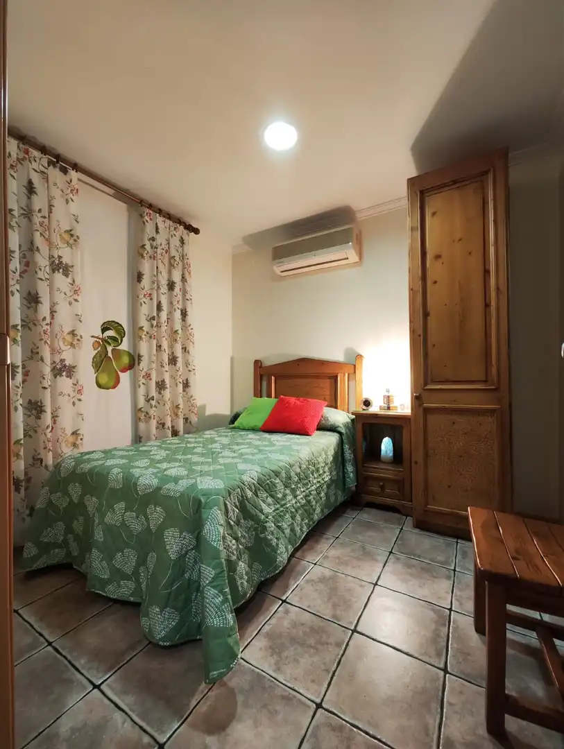 Habitación de Edificio en venta en Castillo de Locubín con Alarma