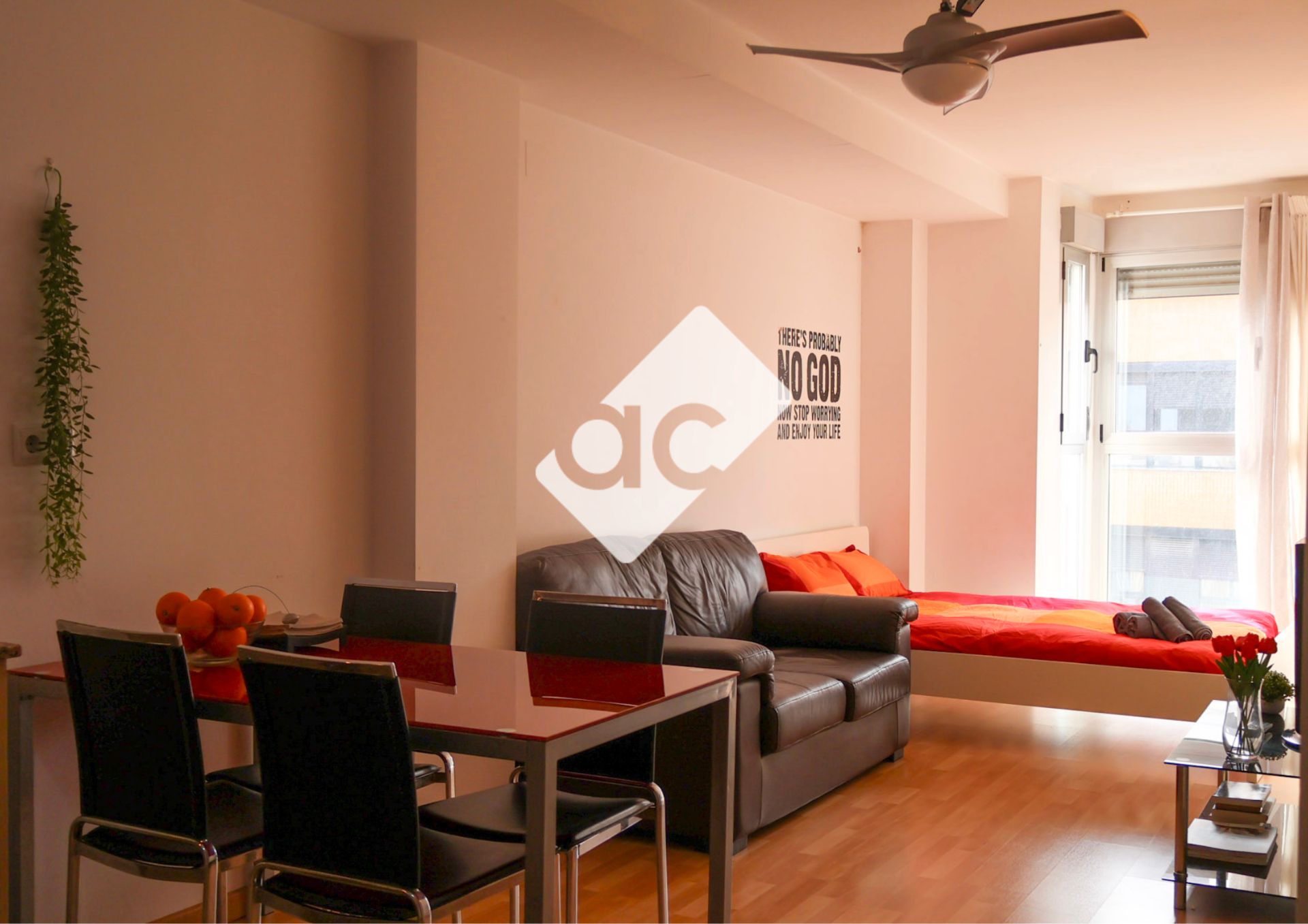 Sala d'estar de Loft de lloguer en  Valencia Capital amb Moblat, Forn i Rentadora