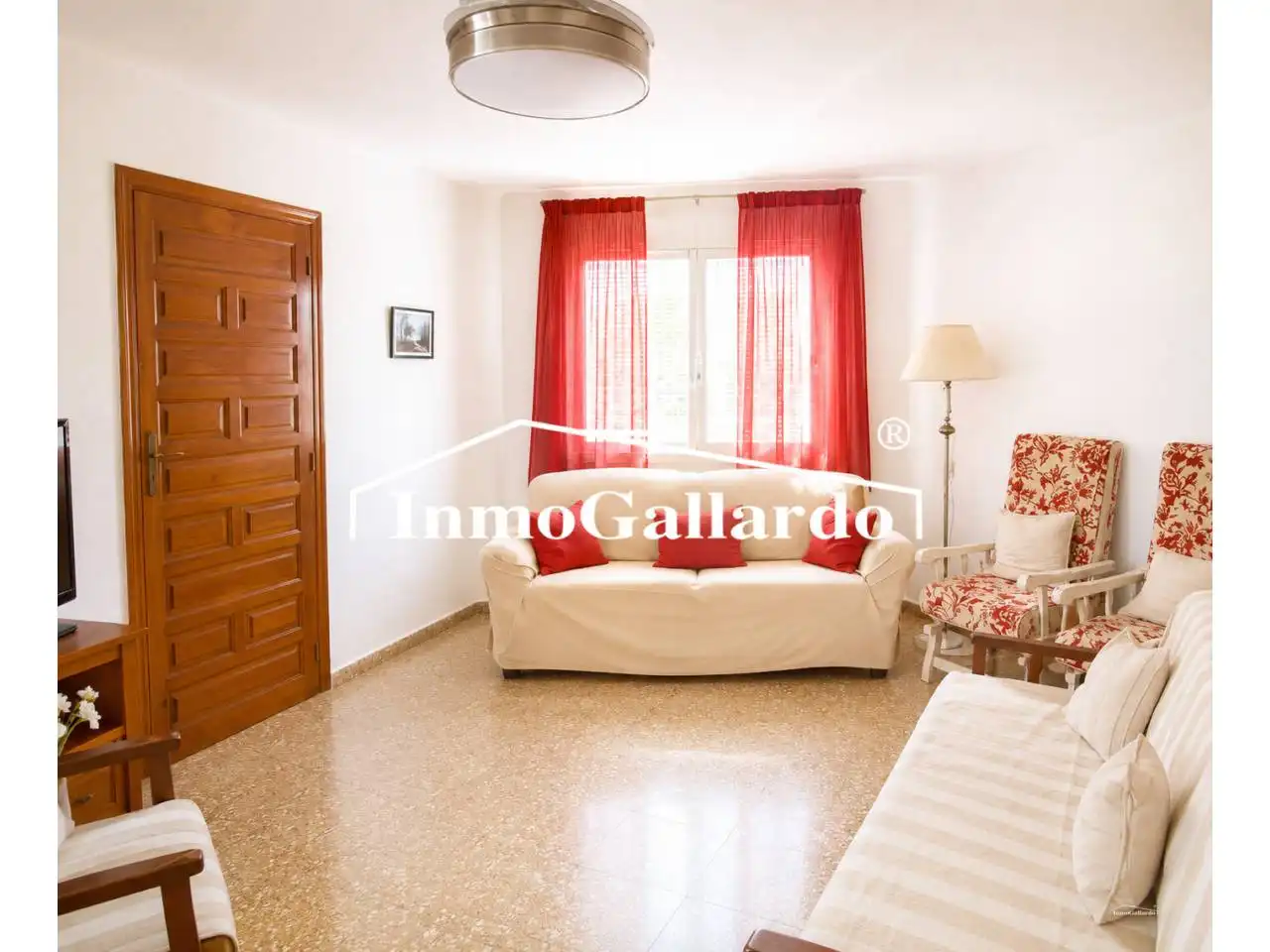 Sala de estar de Piso en venta en Vélez-Málaga con Calefacción, Terraza y Piscina comunitaria