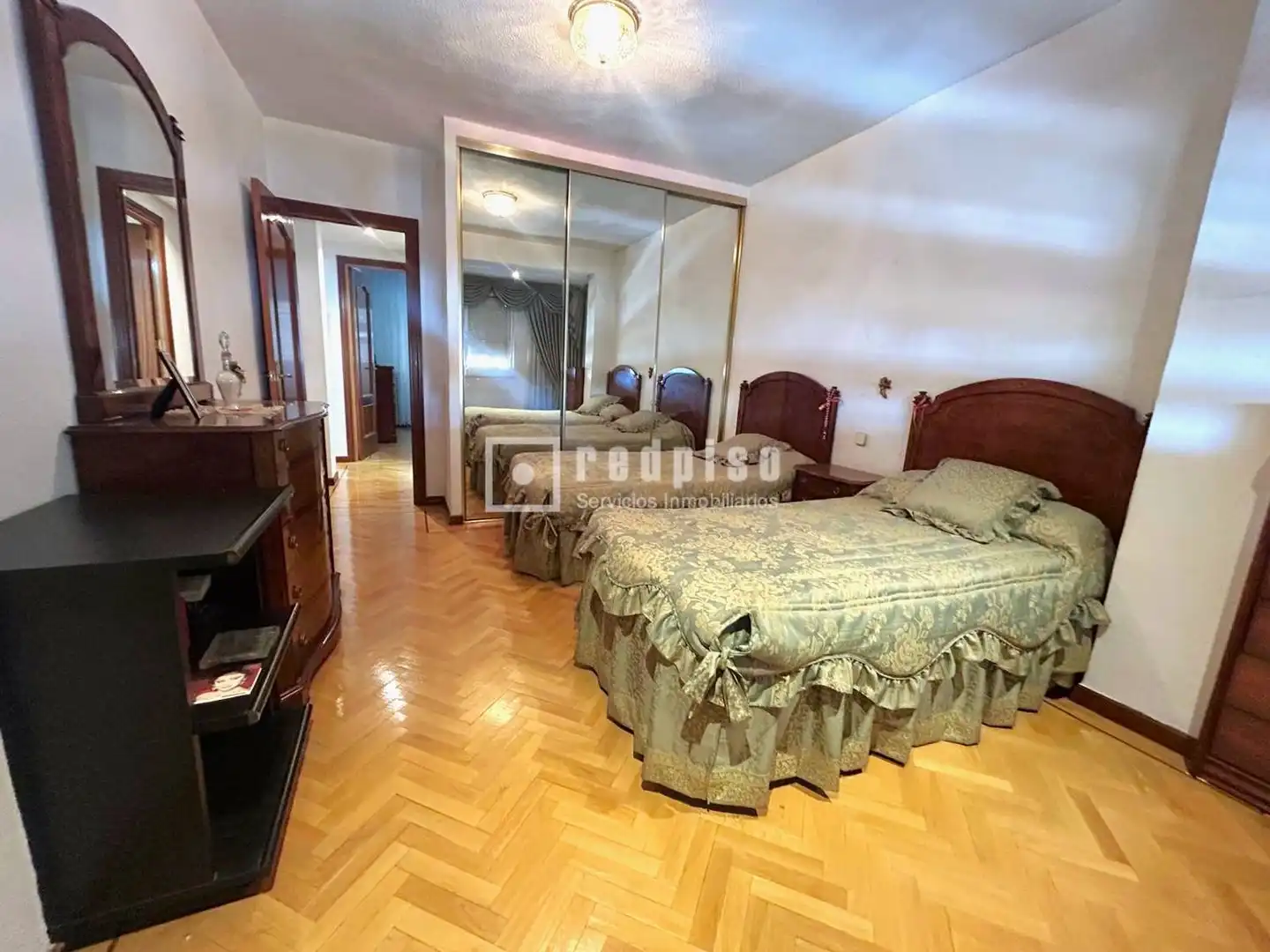 Dormitori de Pis en venda en Madrid amb Calefacció, Parquet i Terrassa