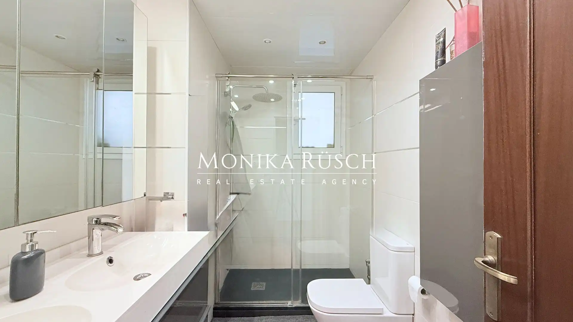 Badezimmer von Wohnung zum Verkauf in Barcelona mit Klimaanlage, Heizung und Terrasse