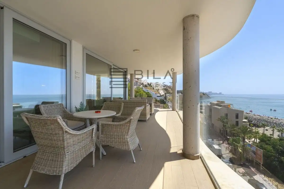 Penthouse with pool for sale in Carvajal
