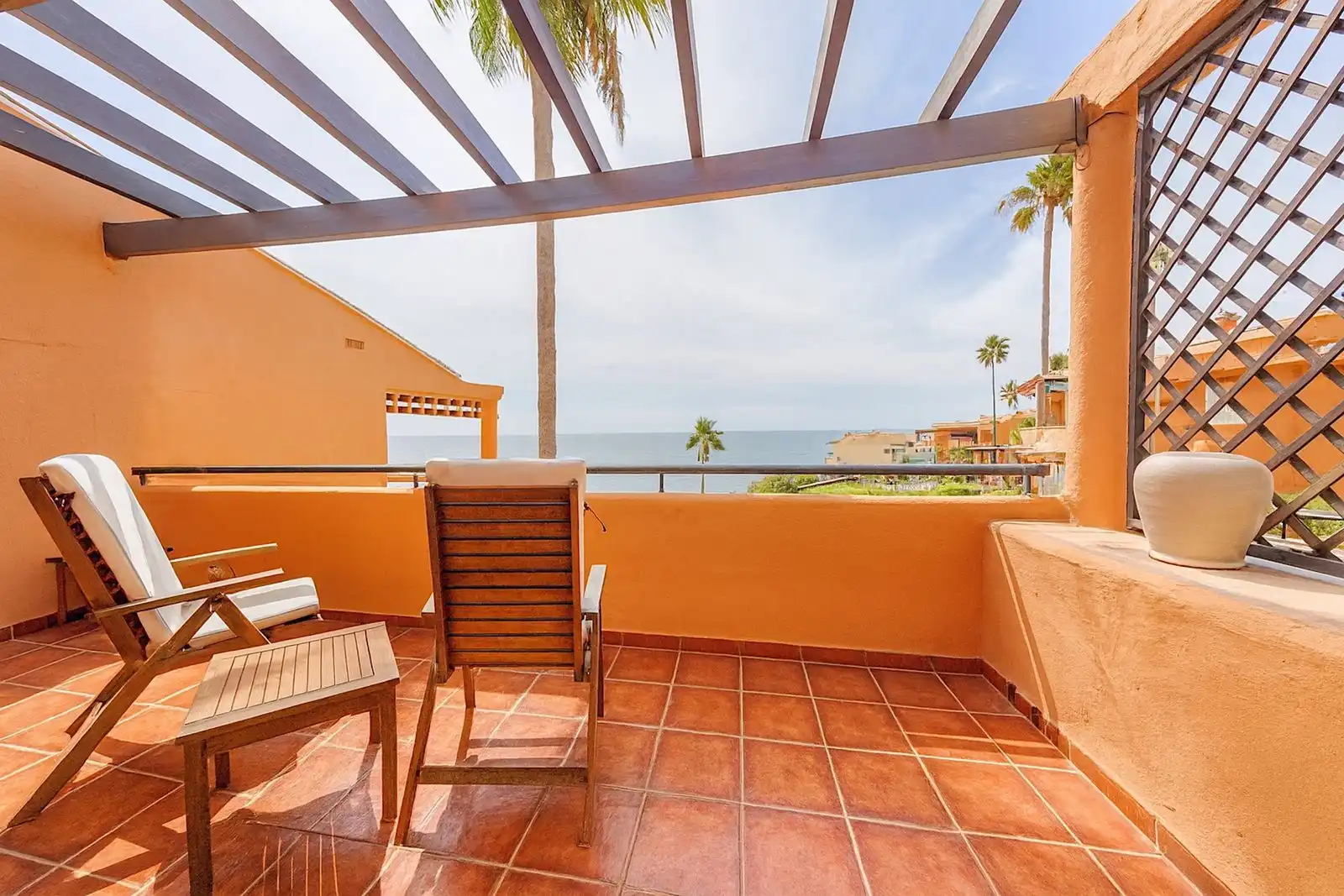 Terrassa de Casa adosada en venda en Estepona amb Terrassa, Moblat i Piscina comunitària