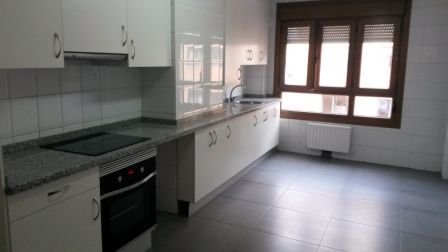 Cocina de Piso de alquiler en Gijón  con Calefacción