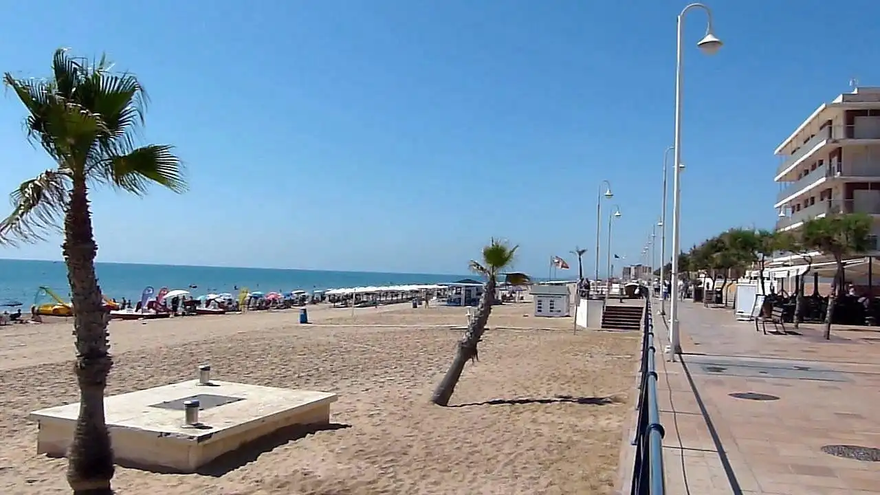 Vista exterior de Piso en venta en Guardamar del Segura con Terraza, Balcón y Alarma