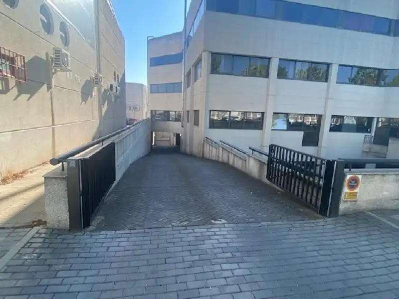 Vista exterior de Oficina en venta en Las Rozas de Madrid