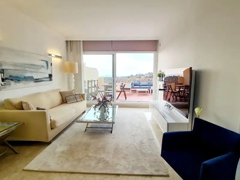 Apartamento con balcón en alquiler en Elviria - Cabopino, imagen 5