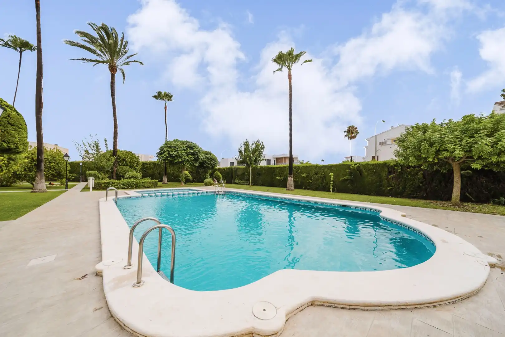 Piscina de Apartament de lloguer en Santiago de la Ribera