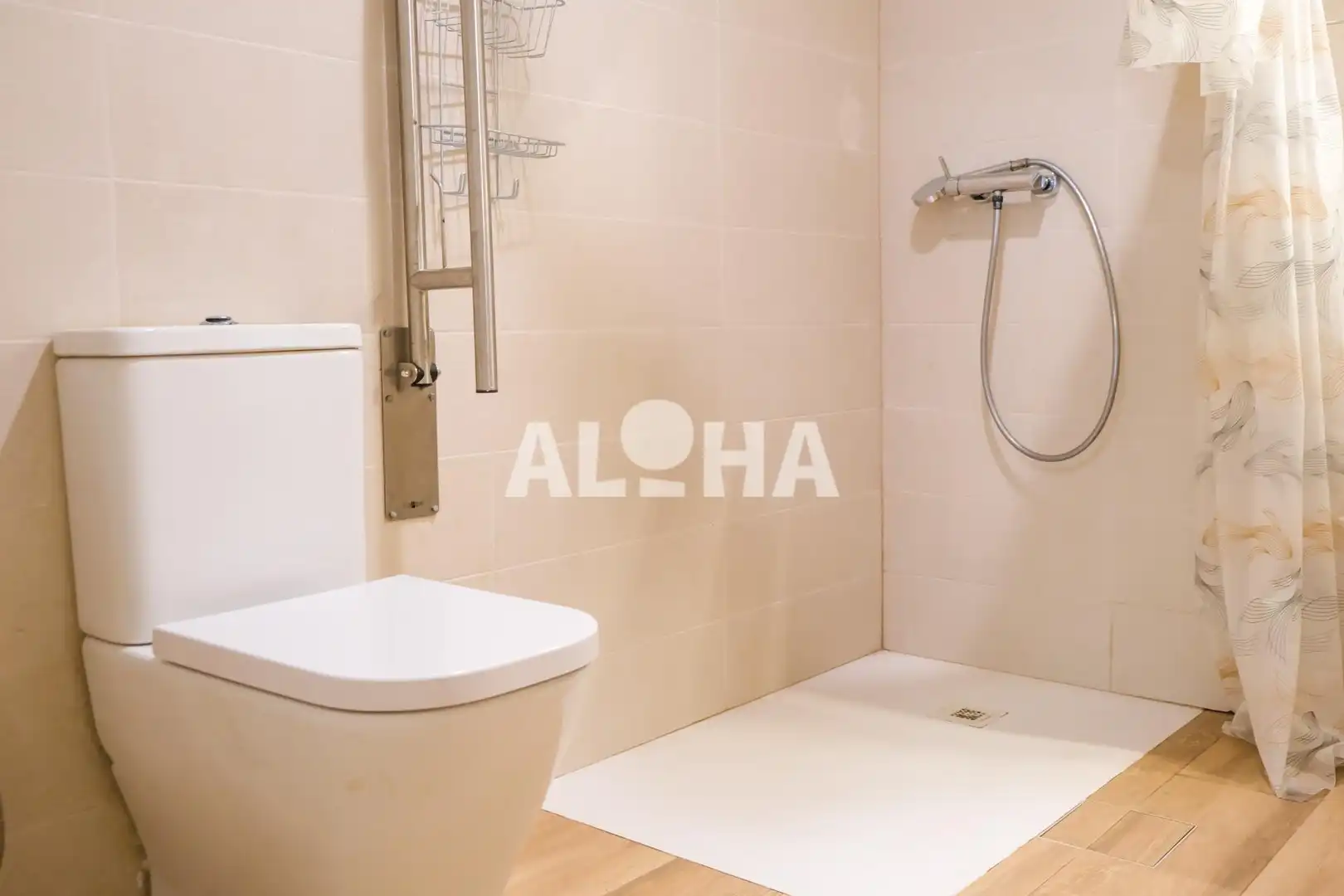 Bathroom of Flat for share in Alfara del Patriarca  with Air Conditioner