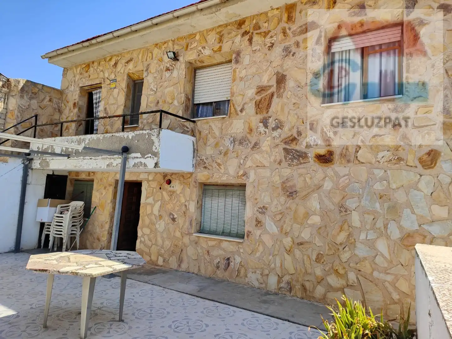 Vista exterior de Casa adosada en venda en Corral de Almaguer amb Jardí privat, Parquet i Terrassa