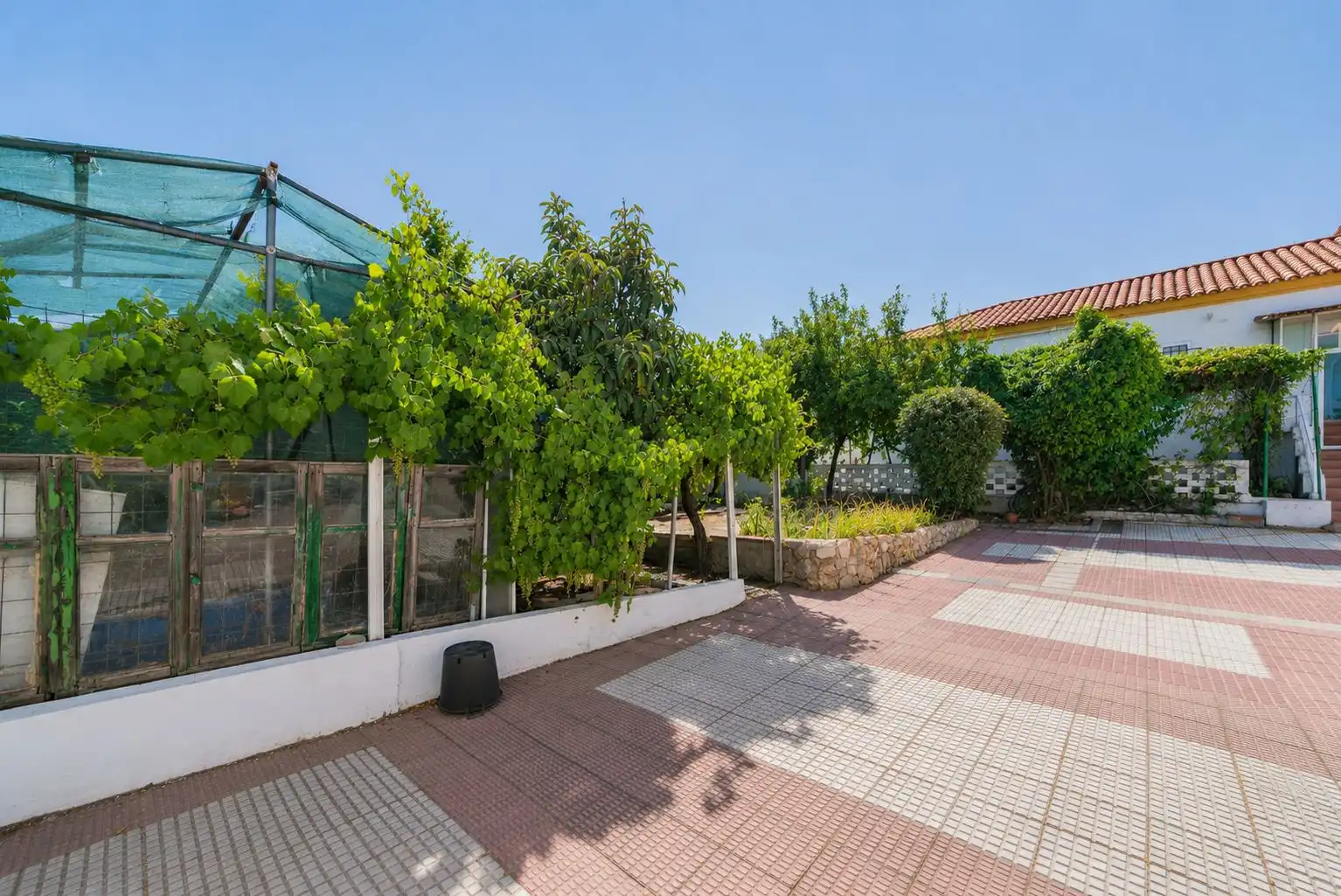 Vista exterior de Casa o xalet en venda en Pozuelo de Alarcón amb Calefacció, Jardí privat i Terrassa