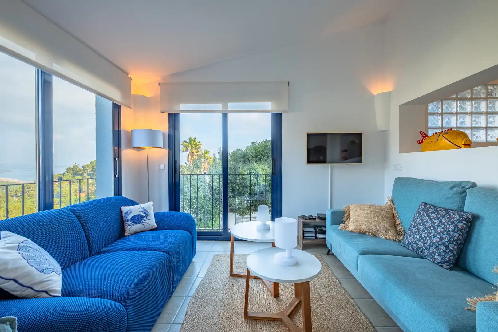 Sala de estar de Casa adosada en venta en Begur con Aire acondicionado, Calefacción y Terraza