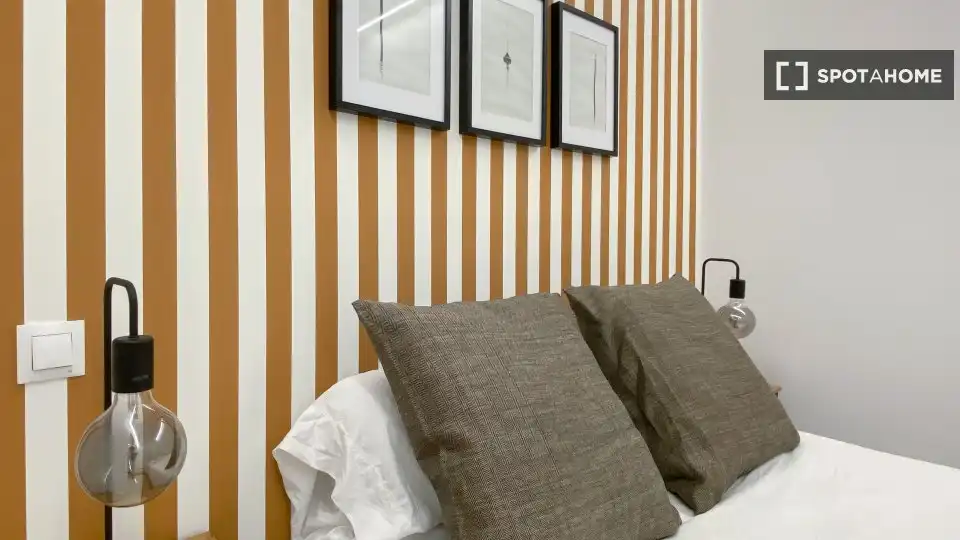 Schlafzimmer von Wohnung zur Miete in Madrid mit Klimaanlage, Heizung und Möbliert