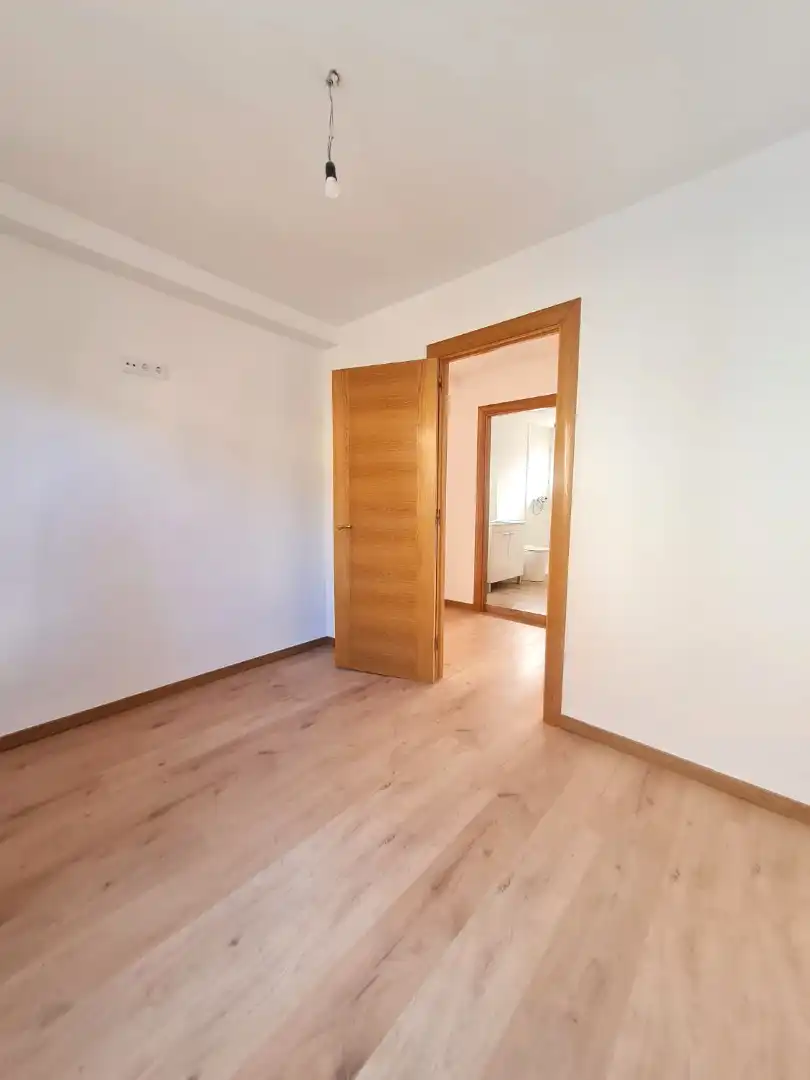Dormitori de Pis en venda en Gijón  amb Jardí privat, Parquet i Traster