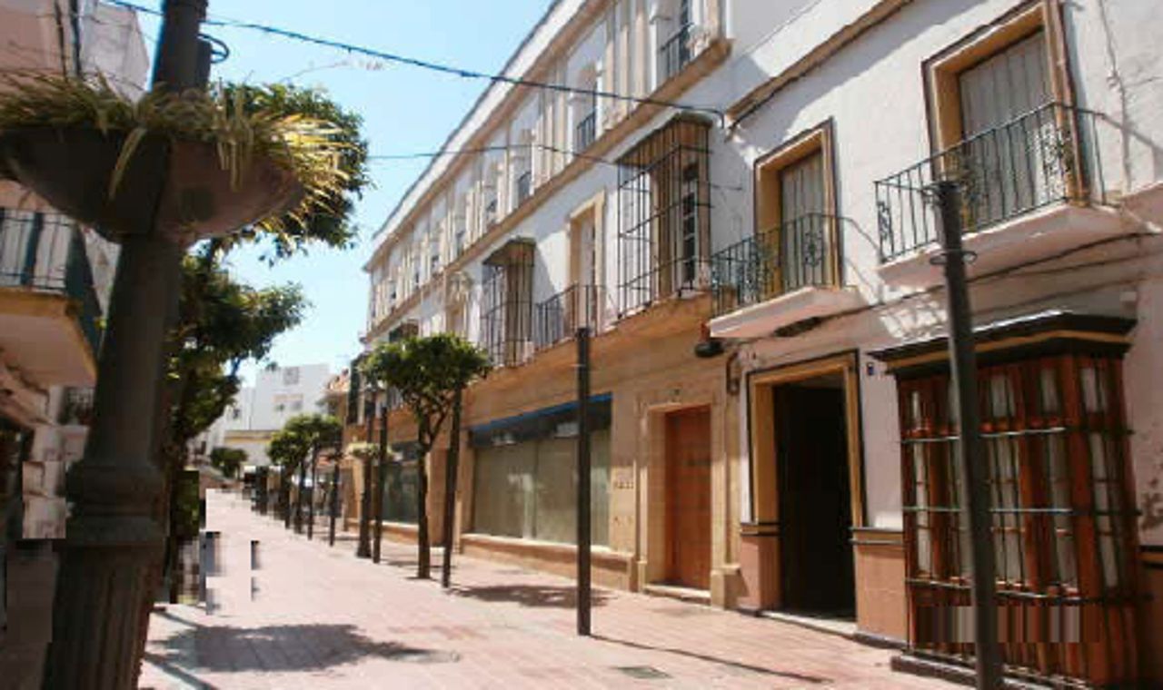 Vista exterior de Oficina en venda en Rota