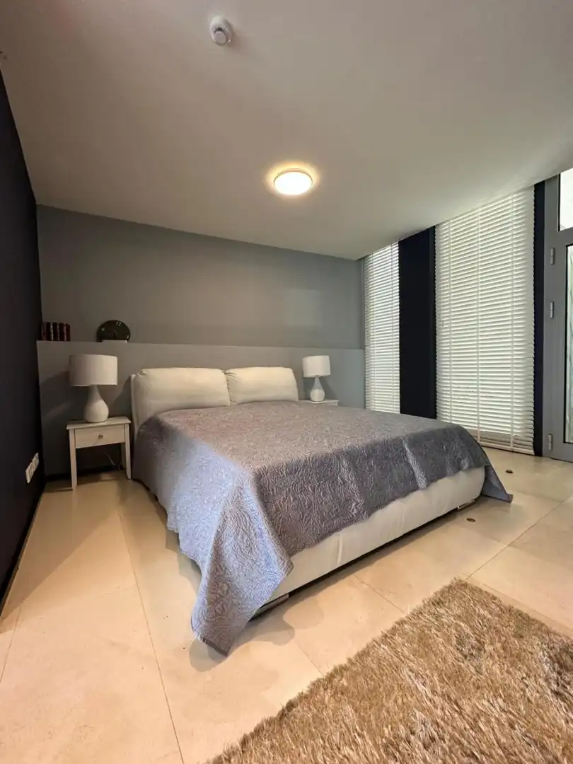 Dormitori de Casa adosada de lloguer en Marbella amb Aire condicionat, Jardí privat i Piscina