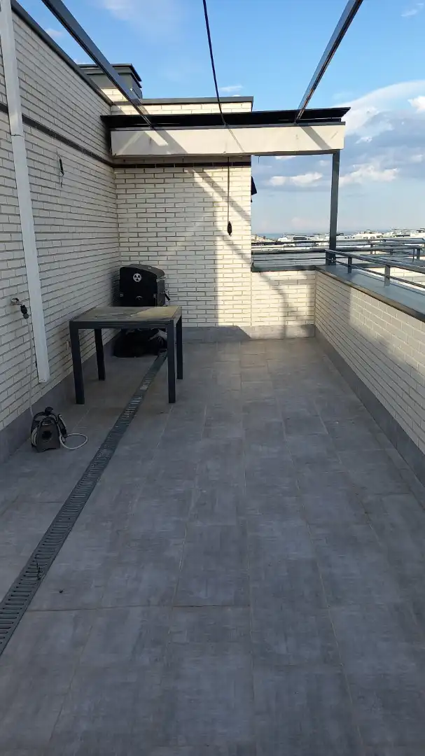 Terrasse von Einfamilien-Reihenhaus zum Verkauf in Colmenar Viejo mit Klimaanlage, Heizung und Privatgarten