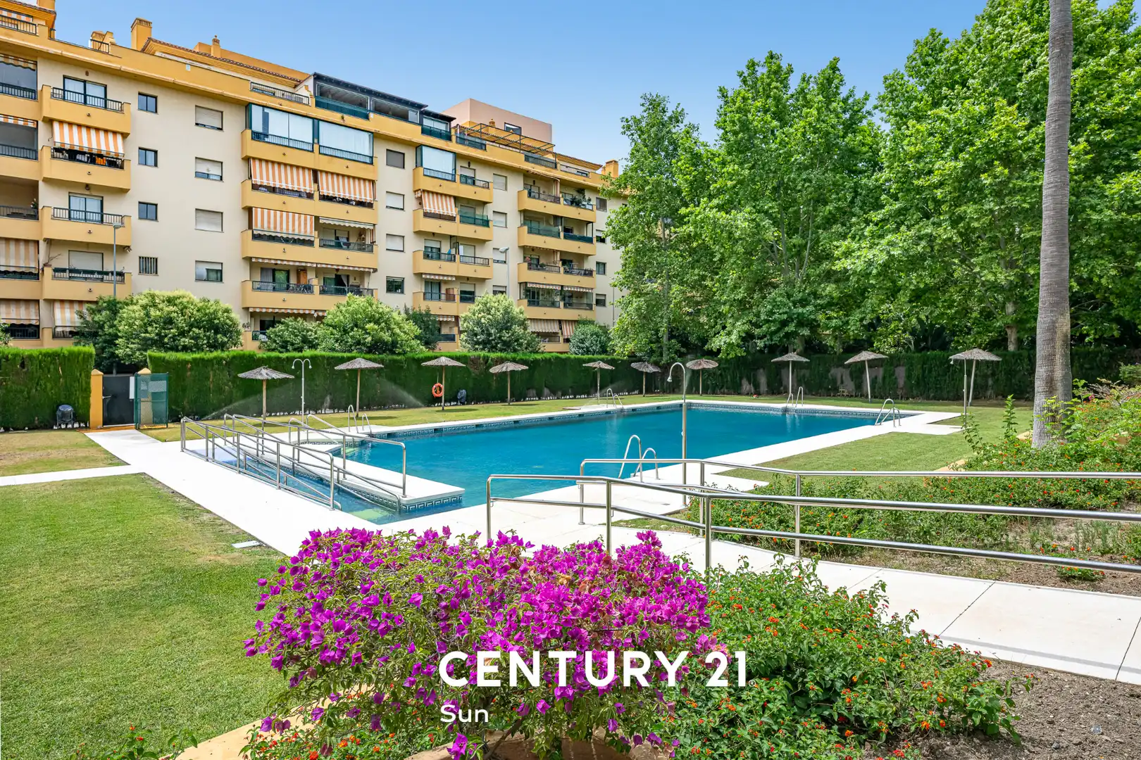 Vista exterior de Pis en venda en Marbella amb Aire condicionat, Calefacció i Terrassa
