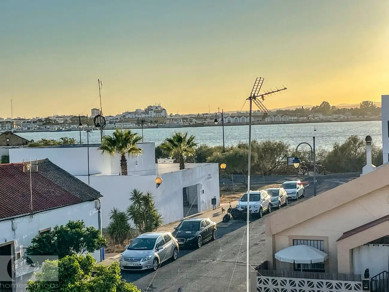 Vista exterior de Casa adosada en venta en Ayamonte