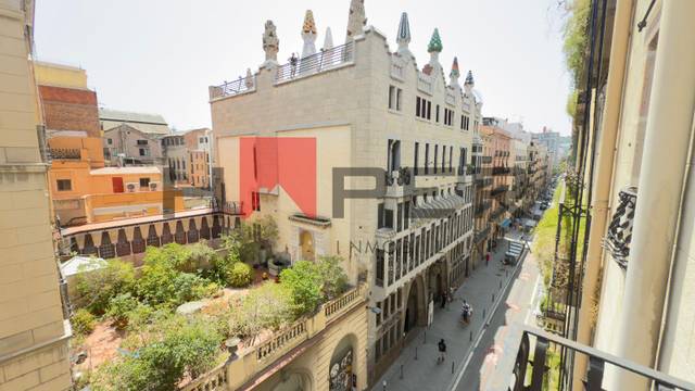 Piso en Venta en Nou de La Rambla en El Raval
