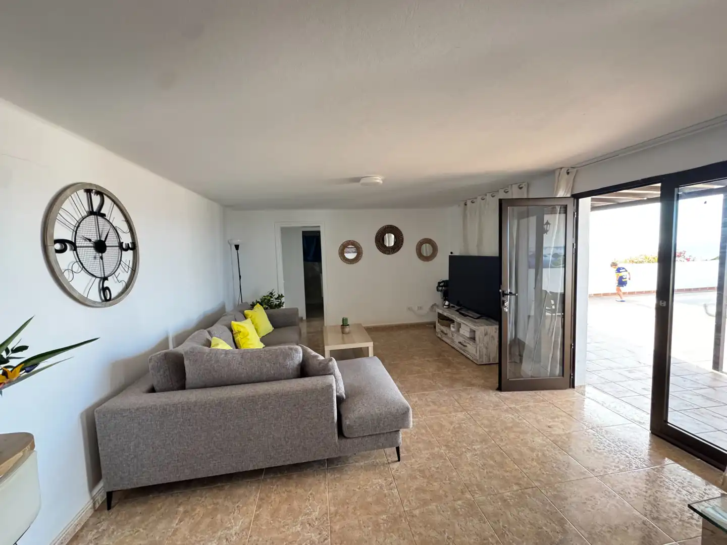 Sala de estar de Casa o chalet en venta en San Bartolomé con Terraza, Piscina y Amueblado