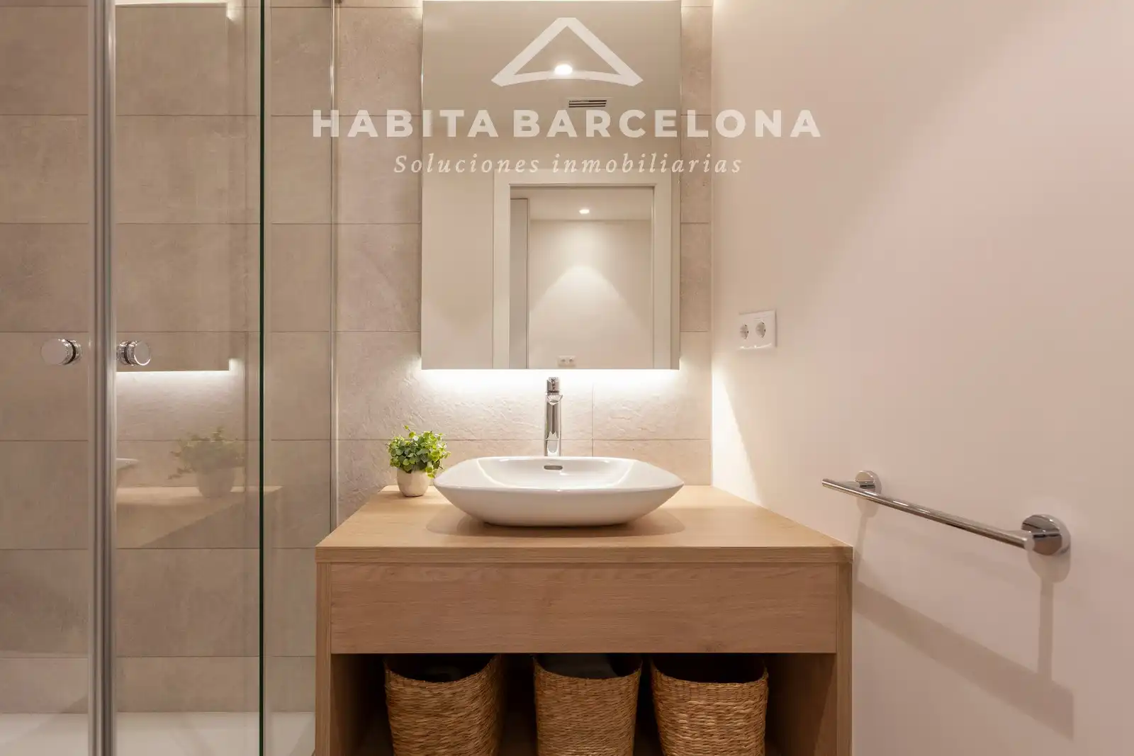 Baño de Piso de alquiler en Barcelona con Aire acondicionado, Calefacción y Parquet