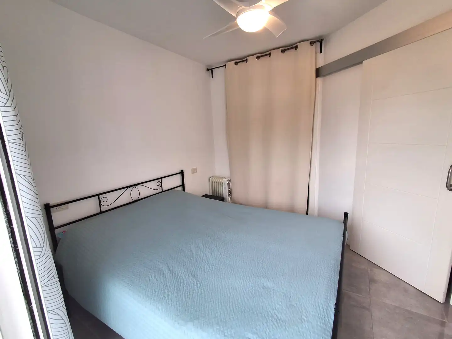 Schlafzimmer von Einfamilien-Reihenhaus zum Verkauf in Mont-roig del Camp mit Klimaanlage, Heizung und Privatgarten