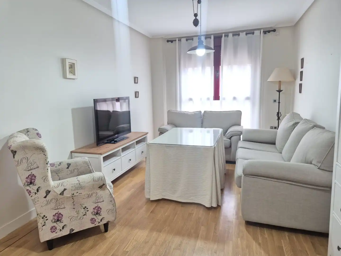 Living room of Flat for rent in Badajoz  with Air Conditioner, Heating and Parquet flooring