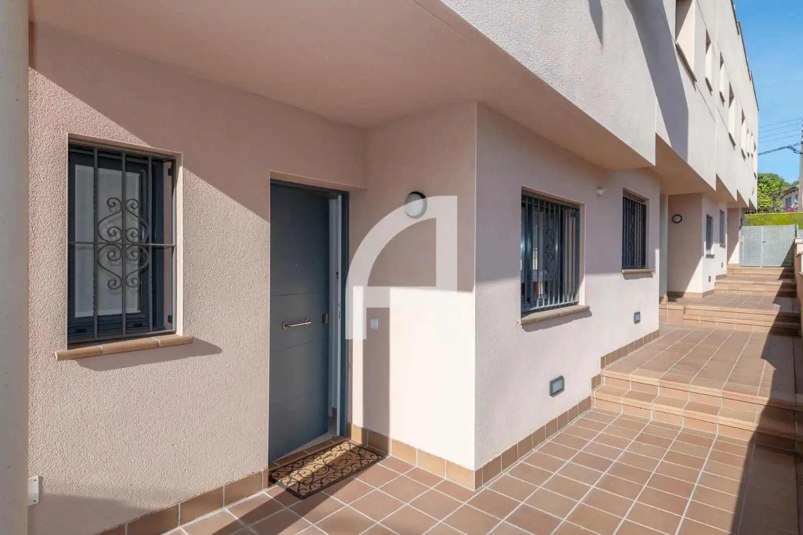 Außenansicht von Einfamilien-Reihenhaus zum Verkauf in Castell d'Aro, Platja d'Aro i s'Agaró mit Klimaanlage, Privatgarten und Terrasse
