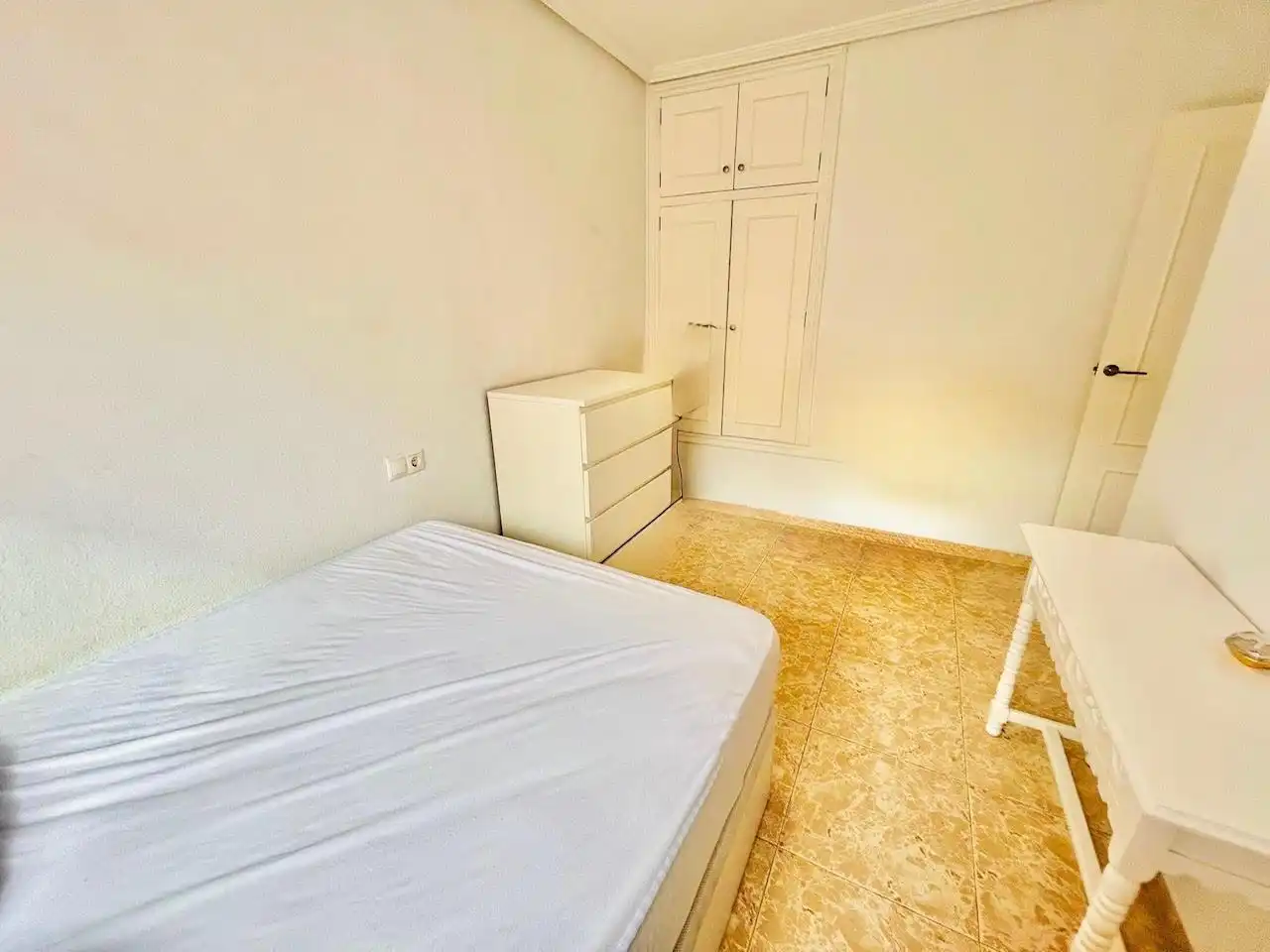 Habitación de Casa adosada de alquiler en Pilar de la Horadada con Aire acondicionado, Calefacción y Jardín privado