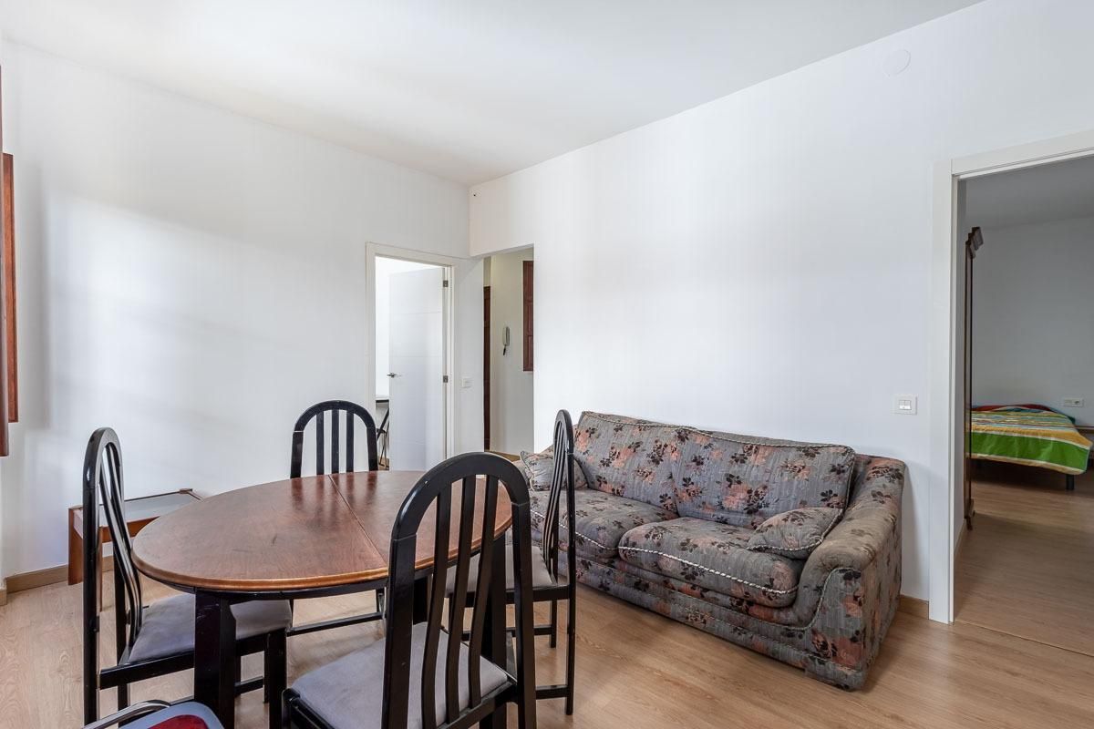 Living room of Apartment for sale in  Granada Capital  with Furnished