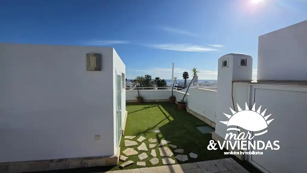 Vista exterior de Casa o xalet en venda en Mojácar amb Aire condicionat, Calefacció i Jardí privat