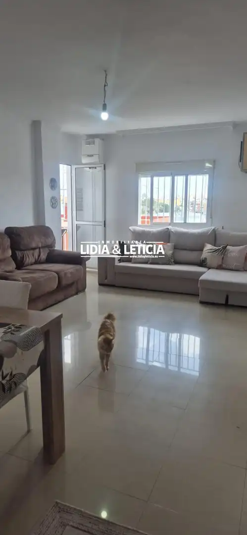 Sala de estar de Piso en venta en Alcalá de Guadaira con Calefacción, Jardín privado y Terraza
