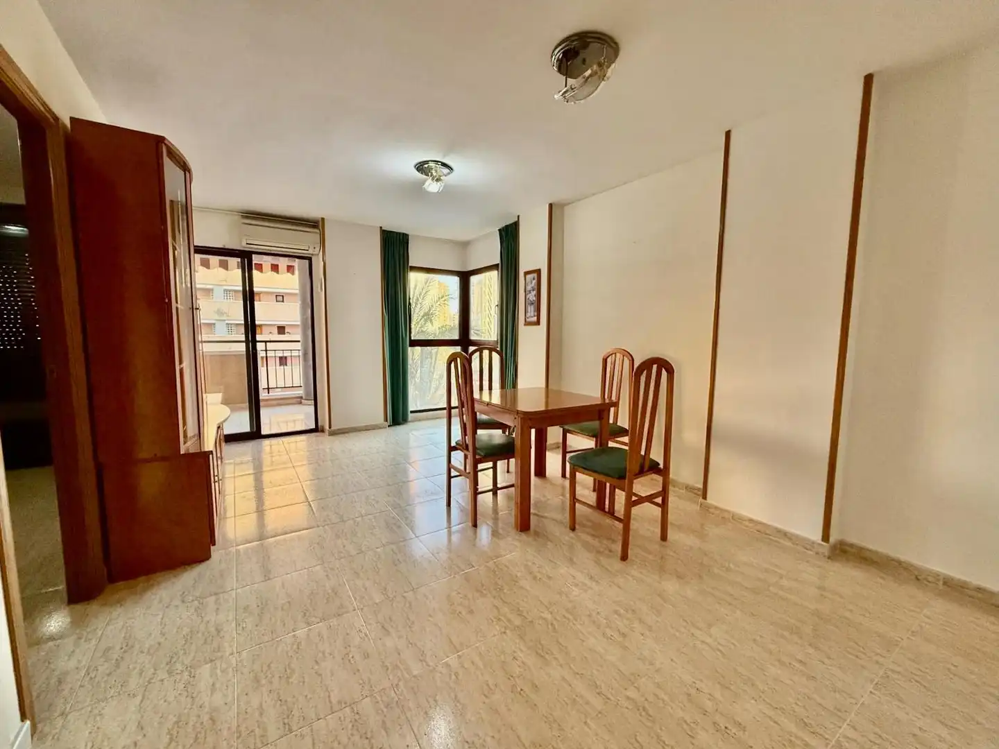 Vista exterior de Apartament en venda en Benidorm amb Aire condicionat, Calefacció i Jardí privat